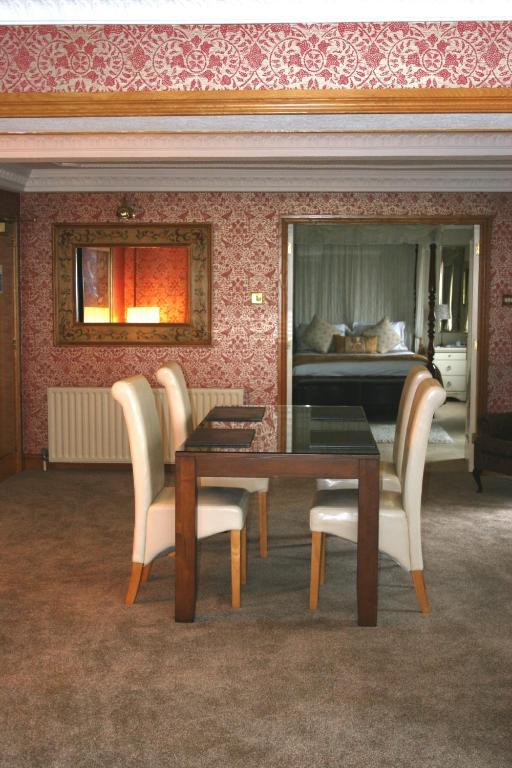 Royal Court Hotel Portrush Room photo